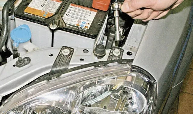 Снятие и замена переднего бампера на Шевроле Лачетти