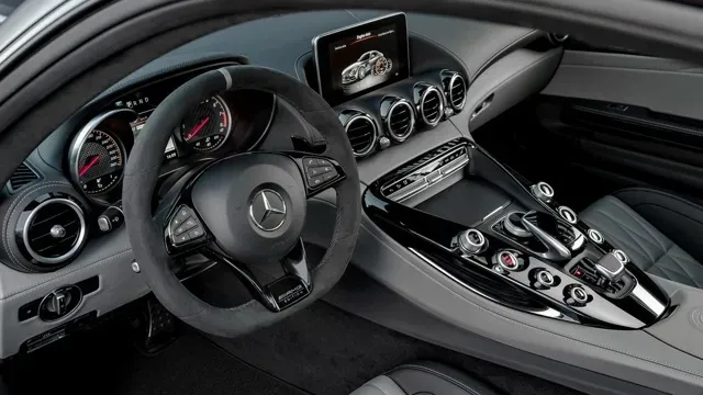 Mercedes AMG GT-R 2017 - 2018: характеристики, фото и видео