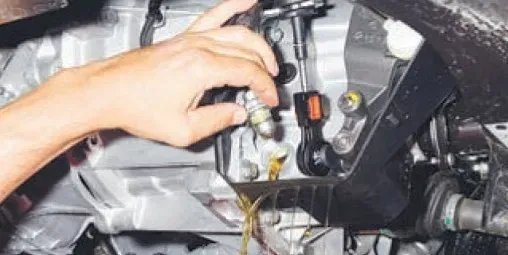 Замена масла в механической коробке передач Форд Фокус 3